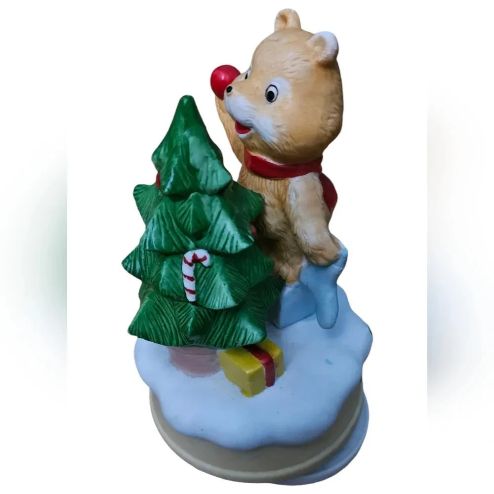 Vintage Christmas Bear Music Box Winds up to "White Christmas."​​​​​ - Picture 3 of 6